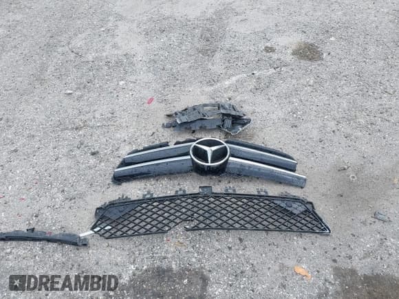 ✅ 2014 Mercedes-Benz C 250 • VIN: WDDGJ4HB1EG291119 • Лот: 42868508. Опубликован ранее на IAAI с пробегом 103 120 миль. Бесплатный доступ к архиву аукционных продаж из США и подробный отчёт об истории автомобиля на DreamBid. Изображение 12.