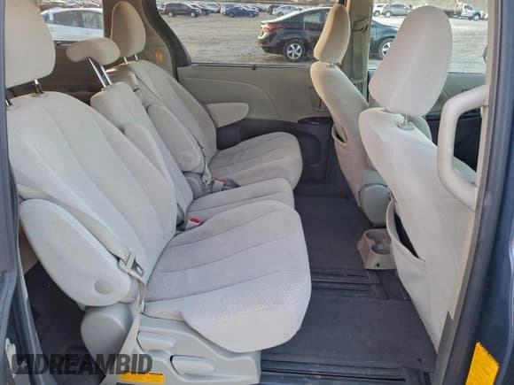 ✅ 2014 Toyota Sienna LE • VIN: 5TDKK3DC0ES411900 • Lot: 94628925. Listed on Copart with 219,271 mi. Free auction sales archive from the USA and detailed vehicle history report at DreamBid. Image 11.