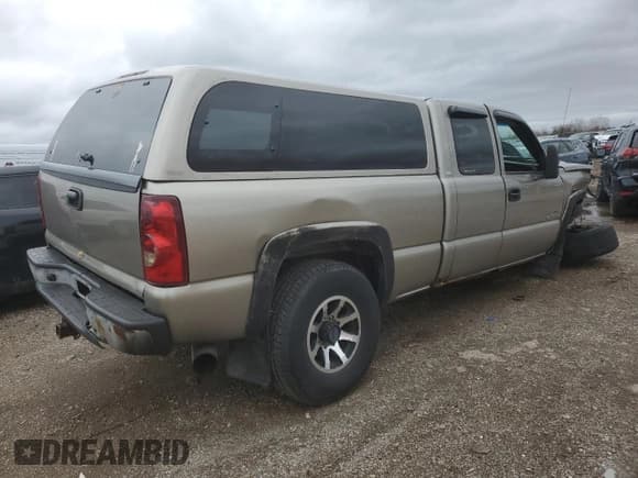 ✅ 2003 Chevrolet Silverado 2500HD LS • VIN: 1GCHC29123E274857 • Лот: 53446795. Опубликован ранее на Copart с пробегом 198 736 миль. Бесплатный доступ к архиву аукционных продаж из США и подробный отчёт об истории автомобиля на DreamBid. Изображение 3.