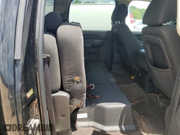 ✅ 2011 Chevrolet Silverado 1500 1HY • VIN: 3GCUCUEJ4BG119556 • Lot: 63927485. Listed on Copart with 104,904 mi. Free auction sales archive from the USA and detailed vehicle history report at DreamBid. Image 10.