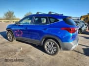 ✅ 2021 Kia Seltos S • VIN: KNDEUCAA5M7096806 • Лот: 86661385. Опубликован ранее на Copart с пробегом 77 285 миль. Бесплатный доступ к архиву аукционных продаж из США и подробный отчёт об истории автомобиля на DreamBid. Изображение 2.