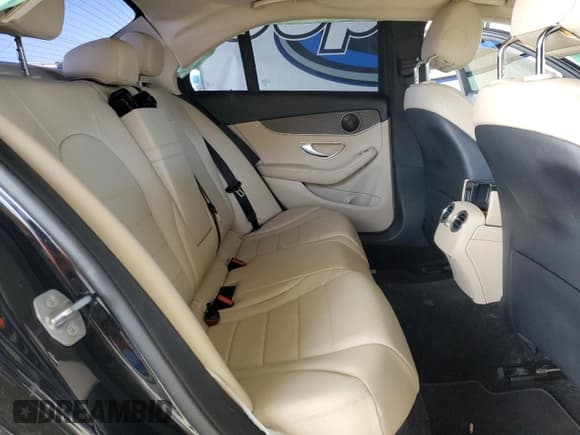 ✅ 2016 Mercedes-Benz C 300 Luxury • VIN: 55SWF4KB3GU169180 • Lot: 90198795. Wystawiony na Copart z przebiegiem 94 380 mil. Bezpłatny archiwum sprzedaży aukcyjnych z USA i szczegółowy raport historii pojazdu na DreamBid. Zdjęcie 10.