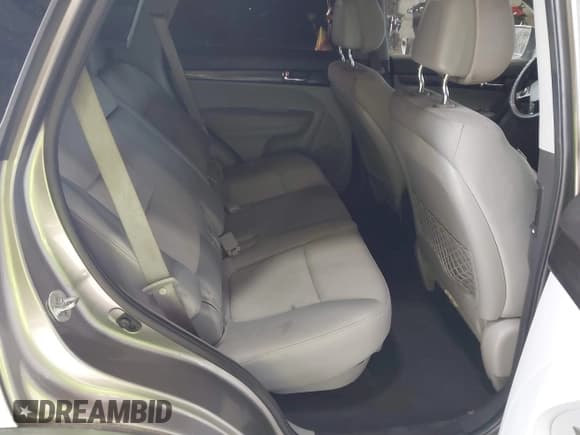 ✅ 2011 Kia Sorento LX • VIN: 5XYKTDA20BG049042 • Lot: 43309751. Listed on IAAI with 146,700 mi. Free auction sales archive from the USA and detailed vehicle history report at DreamBid. Image 8.