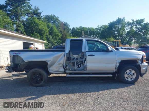 ✅ 2015 Chevrolet Silverado 2500HD LT • VIN: 1GC2KVEG8FZ101104 • Lot: 42563927. Wystawiony na IAAI z przebiegiem 60 419 mil. Bezpłatny archiwum sprzedaży aukcyjnych z USA i szczegółowy raport historii pojazdu na DreamBid. Zdjęcie 14.