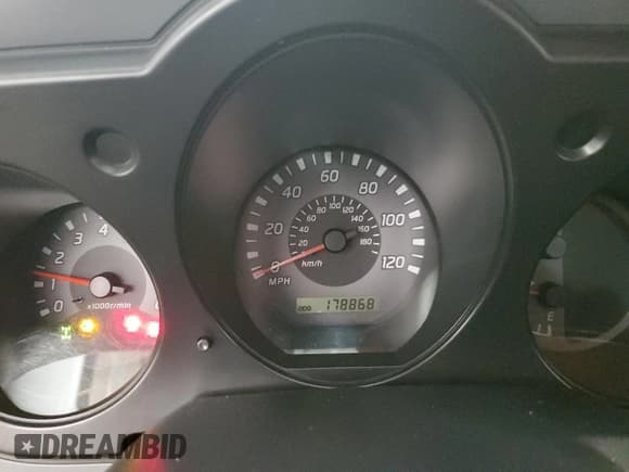 ✅ 2002 Nissan Xterra XE • VIN: 5N1ED28Y92C508464 • Lot: 84817884. Wystawiony na Copart z przebiegiem 178 868 mil. Bezpłatny archiwum sprzedaży aukcyjnych z USA i szczegółowy raport historii pojazdu na DreamBid. Zdjęcie 9.