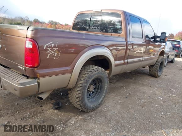 ✅ 2012 Ford F-250 XL • VIN: 1FT7W2B66CEA77425 • Lot: 43636705. Wystawiony na IAAI z przebiegiem 222 286 mil. Bezpłatny archiwum sprzedaży aukcyjnych z USA i szczegółowy raport historii pojazdu na DreamBid. Zdjęcie 4.