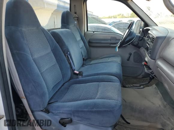 ✅ 1999 Ford F-250 XL • VIN: 1FTNF21F0XEE65281 • Lot: 81584615. Wystawiony na Copart z przebiegiem 228 017 mil. Bezpłatny archiwum sprzedaży aukcyjnych z USA i szczegółowy raport historii pojazdu na DreamBid. Zdjęcie 10.