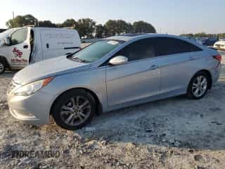 2011 Hyundai Sonata Limited z VIN 5NPEC4AC6BH256890, wystawiony jako Copart lot #81233365 z przebiegiem 142 851 mil mil oraz Szkoda całkowita • Salvage title. Historia ofert i sprzedaży dostępna na DreamBid. Obrazek 1.