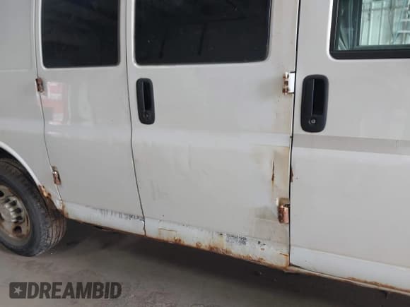 ✅ 2009 Chevrolet Express Cargo • VIN: 1GCGG25C391112632 • Lot: 42320185. Listed on IAAI with 166,012 mi. Free auction sales archive from the USA and detailed vehicle history report at DreamBid. Image 6.