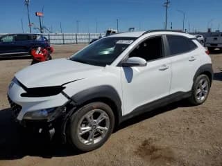 ✅ 2022 Hyundai Kona SEL • VIN: KM8K62AB6NU912453 • Лот: 69977724. Опубликован ранее на Copart с пробегом 22 235 миль. Бесплатный доступ к архиву аукционных продаж из США и подробный отчёт об истории автомобиля на DreamBid. Изображение 1.