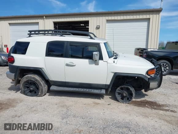 ✅ 2013 Toyota FJ Cruiser • VIN: JTEBU4BF0DK170158 • Lot: 41835356. Wystawiony na IAAI z przebiegiem 128 087 mil. Bezpłatny archiwum sprzedaży aukcyjnych z USA i szczegółowy raport historii pojazdu na DreamBid. Zdjęcie 14.