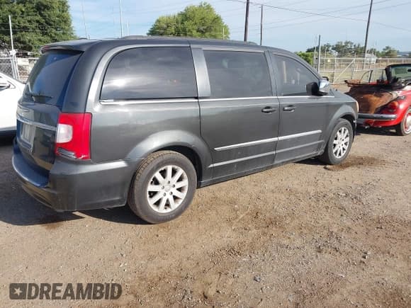 ✅ 2012 Chrysler Town & Country Touring L • VIN: 2C4RC1CGXCR156487 • Lot: 42795386. Wystawiony na IAAI z przebiegiem 122 687 mil. Bezpłatny archiwum sprzedaży aukcyjnych z USA i szczegółowy raport historii pojazdu na DreamBid. Zdjęcie 4.