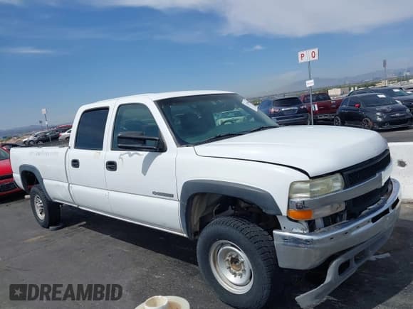 ✅ 2001 Chevrolet Silverado 2500HD LS • VIN: 1GCHC23GX1F202504 • Lot: 42361816. Wystawiony na IAAI z przebiegiem Nie podano. Bezpłatny archiwum sprzedaży aukcyjnych z USA i szczegółowy raport historii pojazdu na DreamBid. Zdjęcie 18.