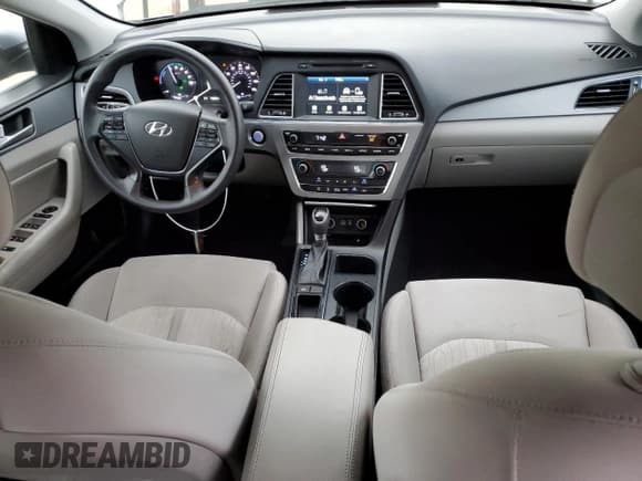 ✅ 2017 Hyundai Sonata SE • VIN: KMHE24L12HA048581 • Lot: 39720083. Listed on Copart with 116,933 mi. Free auction sales archive from the USA and detailed vehicle history report at DreamBid. Image 8.