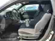 2010 Dodge Challenger SE z VIN 2B3CJ4DV9AH198051, wystawiony jako Copart lot #72643454 z przebiegiem 156 474 mil mil oraz Szkoda całkowita • Salvage title. Historia ofert i sprzedaży dostępna na DreamBid. Obrazek 7.