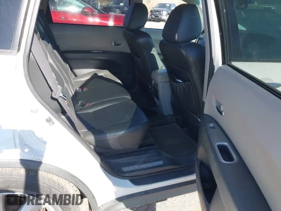 ✅ 2006 Subaru Tribeca Limited • VIN: 4S4WX82C664400881 • Lot: 43703932. Wystawiony na IAAI z przebiegiem 210 851 mil. Bezpłatny archiwum sprzedaży aukcyjnych z USA i szczegółowy raport historii pojazdu na DreamBid. Zdjęcie 8.