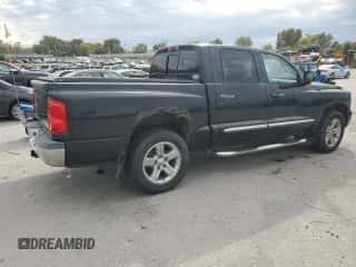 2008 Dodge Dakota Laramie z VIN 1D7HW58N38S534565, wystawiony jako Copart lot #89530195 z przebiegiem 155 332 mil mil oraz Czysty tytuł • Clean title. Historia ofert i sprzedaży dostępna na DreamBid. Obrazek 3.