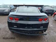 ✅ 2013 Chevrolet Camaro LT • VIN: 2G1FB1E39D9110756 • Lot: 42515570. Wystawiony na IAAI z przebiegiem 164 831 mil. Bezpłatny archiwum sprzedaży aukcyjnych z USA i szczegółowy raport historii pojazdu na DreamBid. Zdjęcie 17.