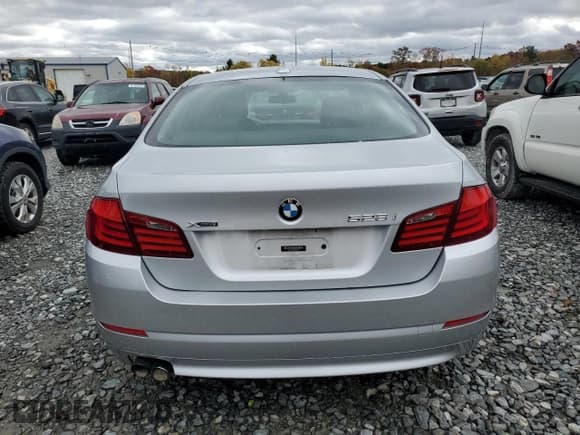 ✅ 2013 BMW 5 Series 528i xDrive • VIN: WBAXH5C56DDW15577 • Лот: 90368405. Опубликован ранее на Copart с пробегом 106 743 миль. Бесплатный доступ к архиву аукционных продаж из США и подробный отчёт об истории автомобиля на DreamBid. Изображение 6.