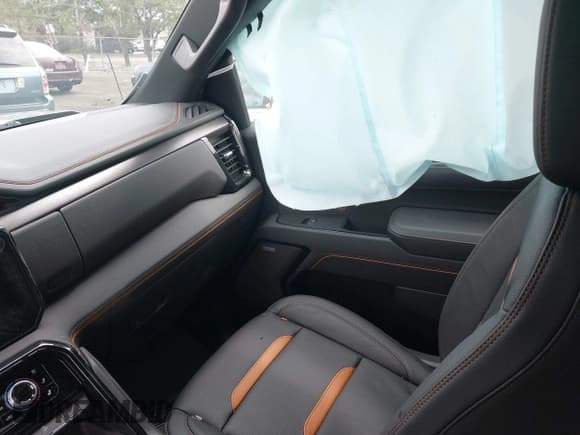 ✅ 2025 GMC Sierra 1500 AT4 • VIN: 1GTUUEELXSZ185307 • Лот: 42321389. Опубликован ранее на IAAI с пробегом 10 311 миль. Бесплатный доступ к архиву аукционных продаж из США и подробный отчёт об истории автомобиля на DreamBid. Изображение 5.