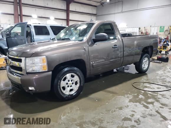 ✅ 2008 Chevrolet Silverado 1500 Work Truck • VIN: 1GCEC14018Z110656 • Lot: 47303285. Wystawiony na Copart z przebiegiem 134 914 mil. Bezpłatny archiwum sprzedaży aukcyjnych z USA i szczegółowy raport historii pojazdu na DreamBid. Zdjęcie 1.