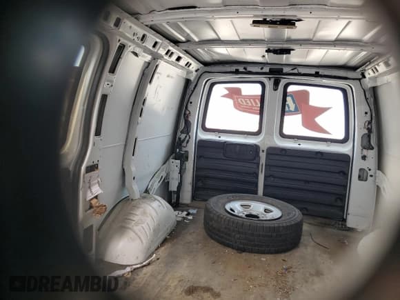 ✅ 2022 Chevrolet Express Cargo • VIN: 1GCWGAFP8N1271101 • Лот: 71620035. Опубликован ранее на Copart с пробегом Не указан. Бесплатный доступ к архиву аукционных продаж из США и подробный отчёт об истории автомобиля на DreamBid. Изображение 10.