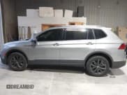 ✅ 2022 Volkswagen Tiguan SE • VIN: 3VV2B7AX6NM015650 • Лот: 43639649. Опубликован ранее на IAAI с пробегом 60 938 миль. Бесплатный доступ к архиву аукционных продаж из США и подробный отчёт об истории автомобиля на DreamBid. Изображение 14.