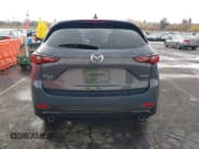 ✅ 2023 Mazda CX-5 S Carbon Edition • VIN: JM3KFBCM2P0212062 • Lot: 40853928. Wystawiony na IAAI z przebiegiem 25 463 mil. Bezpłatny archiwum sprzedaży aukcyjnych z USA i szczegółowy raport historii pojazdu na DreamBid. Zdjęcie 16.