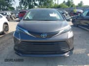 ✅ 2025 Toyota Sienna LE • VIN: 5TDKSKFC4SS160222 • Lot: 42645499. Wystawiony na IAAI z przebiegiem 10 470 mil. Bezpłatny archiwum sprzedaży aukcyjnych z USA i szczegółowy raport historii pojazdu na DreamBid. Zdjęcie 13.