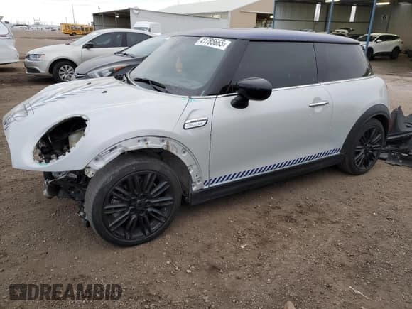 ✅ 2022 MINI Hardtop Cooper S • VIN: WMW53DH04N2S13793 • Lot: 41785665. Wystawiony na Copart z przebiegiem 28 449 mil. Bezpłatny archiwum sprzedaży aukcyjnych z USA i szczegółowy raport historii pojazdu na DreamBid. Zdjęcie 1.