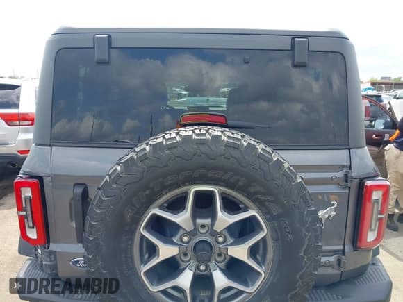 ✅ 2021 Ford Bronco • VIN: 1FMEE5DP3MLB06714 • Lot: 42158775. Wystawiony na IAAI z przebiegiem 40 947 mil. Bezpłatny archiwum sprzedaży aukcyjnych z USA i szczegółowy raport historii pojazdu na DreamBid. Zdjęcie 15.