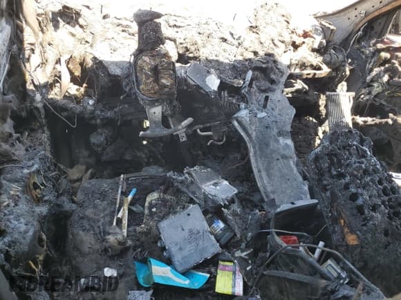 ✅ 2019 Jeep Cherokee Latitude • VIN: 1C4PJLCB9KD240895 • Lot: 59479805. Wystawiony na Copart z przebiegiem Nie podano. Bezpłatny archiwum sprzedaży aukcyjnych z USA i szczegółowy raport historii pojazdu na DreamBid. Zdjęcie 8.