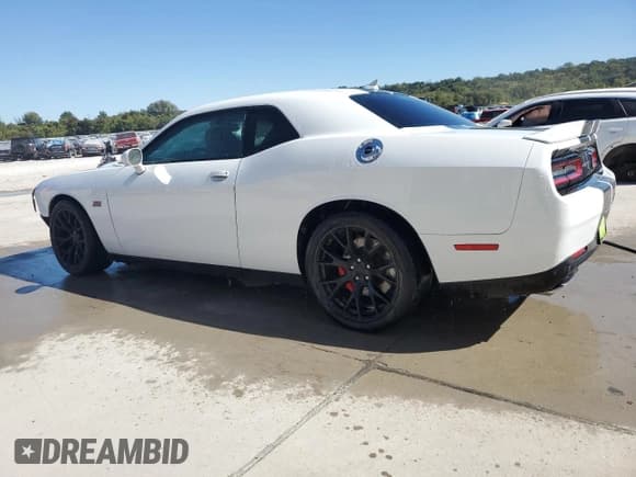 ✅ 2015 Dodge Challenger SRT 392 • VIN: 2C3CDZDJ0FH500323 • Lot: 85350155. Wystawiony na Copart z przebiegiem 123 034 mil. Bezpłatny archiwum sprzedaży aukcyjnych z USA i szczegółowy raport historii pojazdu na DreamBid. Zdjęcie 2.