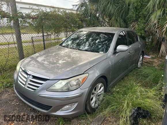 ✅ 2013 Hyundai Genesis 3.8L • VIN: KMHGC4DD7DU221101 • Lot: 92113105. Wystawiony na Copart z przebiegiem 159 858 mil. Bezpłatny archiwum sprzedaży aukcyjnych z USA i szczegółowy raport historii pojazdu na DreamBid. Zdjęcie 2.