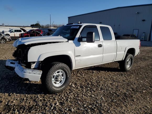 ✅ 2006 Chevrolet Silverado 2500HD Work Truck • VIN: 1GCHK29266E126615 • Lot: 43231365. Wystawiony na Copart z przebiegiem 286 060 mil. Bezpłatny archiwum sprzedaży aukcyjnych z USA i szczegółowy raport historii pojazdu na DreamBid. Zdjęcie 1.
