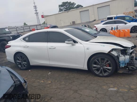 ✅ 2021 Lexus ES 350 F Sport • VIN: 58AGZ1B17MU109784 • Lot: 42212574. Listed on IAAI with 46,800 mi. Free auction sales archive from the USA and detailed vehicle history report at DreamBid. Image 13.