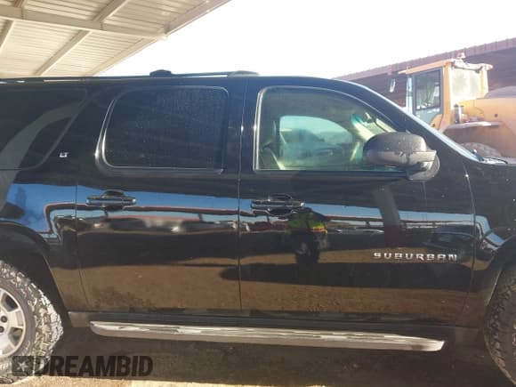 ✅ 2010 Chevrolet Suburban LT • VIN: 1GNUKJE31AR234978 • Lot: 43600416. Listed on IAAI with 252,859 mi. Free auction sales archive from the USA and detailed vehicle history report at DreamBid. Image 13.