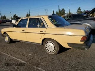 ✅ 1981 Mercedes-Benz 240 • VIN: WDBAB23AXBB271605 • Lot: 49842105. Listed on Copart with 176,824 mi. Free auction sales archive from the USA and detailed vehicle history report at DreamBid. Image 2.