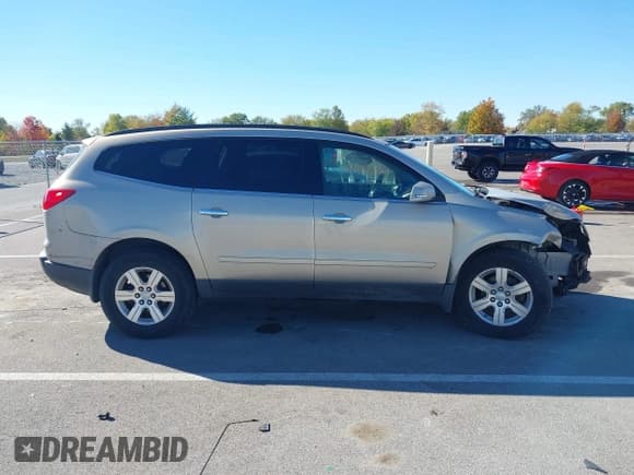 ✅ 2010 Chevrolet Traverse 1LT • VIN: 1GNLRFED9AJ214666 • Lot: 43488021. Wystawiony na IAAI z przebiegiem 193 881 mil. Bezpłatny archiwum sprzedaży aukcyjnych z USA i szczegółowy raport historii pojazdu na DreamBid. Zdjęcie 13.