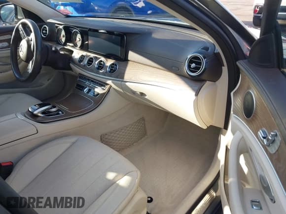 ✅ 2020 Mercedes-Benz E 350 • VIN: WDDZF8DB2LA734773 • Lot: 43626637. Listed on IAAI with 53,126 mi. Free auction sales archive from the USA and detailed vehicle history report at DreamBid. Image 5.