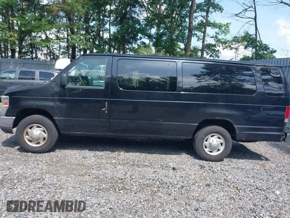 ✅ 2013 Ford Econoline Passenger XL • VIN: 1FBSS3BL5DDA63092 • Lot: 42738426. Listed on IAAI with 524,984 mi. Free auction sales archive from the USA and detailed vehicle history report at DreamBid. Image 14.