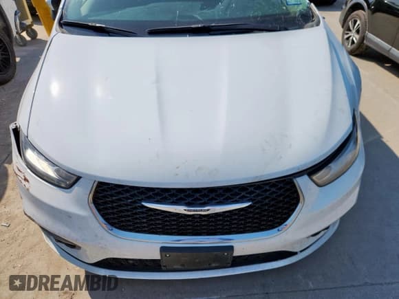 ✅ 2023 Chrysler Pacifica Touring L • VIN: 2C4RC1BG0PR516891 • Lot: 68123595. Wystawiony na Copart z przebiegiem Nie podano. Bezpłatny archiwum sprzedaży aukcyjnych z USA i szczegółowy raport historii pojazdu na DreamBid. Zdjęcie 12.