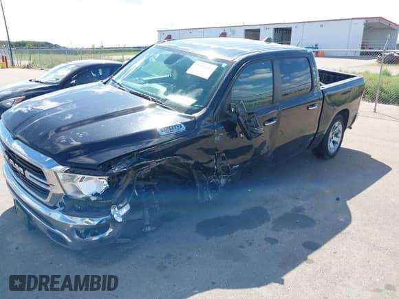 2019 Ram 1500 Big Horn с VIN 1C6SRFFT1KN762348, выставлен на аукционе IAAI как лот 43050484 с пробегом 98 000 миль миль и . История ставок и продаж доступна на DreamBid. Изображение 2.