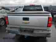 2017 Chevrolet Silverado 1500 LT z VIN 3GCUCRERXHG480172, wystawiony jako Copart lot #81976525 z przebiegiem 102 958 mil mil oraz Szkoda całkowita • Salvage title. Historia ofert i sprzedaży dostępna na DreamBid. Obrazek 6.
