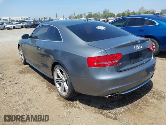 ✅ 2012 Audi S5 Premium Plus • VIN: WAUCVAFR1CA003642 • Лот: 42261370. Опубликован ранее на IAAI с пробегом 102 551 миль. Бесплатный доступ к архиву аукционных продаж из США и подробный отчёт об истории автомобиля на DreamBid. Изображение 3.