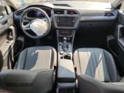 ✅ 2023 Volkswagen Tiguan SE • VIN: 3VV2B7AX1PM020273 • Lot: 65806945. Wystawiony na Copart z przebiegiem 23 262 mil. Bezpłatny archiwum sprzedaży aukcyjnych z USA i szczegółowy raport historii pojazdu na DreamBid. Zdjęcie 8.