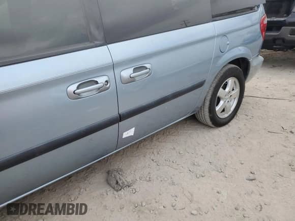 2005 Dodge Caravan SXT z VIN 1D4GP45RX5B134831, wystawiony jako Copart lot #76409394 z przebiegiem 105 167 mil mil oraz Nie do naprawy • Non repairable. Historia ofert i sprzedaży dostępna na DreamBid. Obrazek 13.