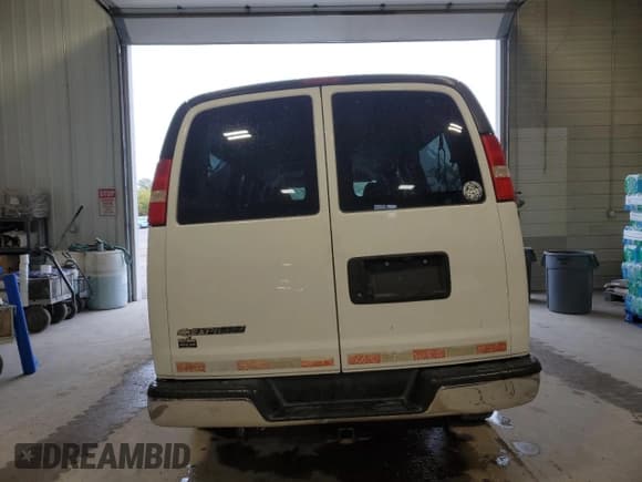 ✅ 2019 Chevrolet Express Passenger LT • VIN: 1GAZGPFG7K1187145 • Lot: 85919295. Wystawiony na Copart z przebiegiem 81 677 mil. Bezpłatny archiwum sprzedaży aukcyjnych z USA i szczegółowy raport historii pojazdu na DreamBid. Zdjęcie 6.