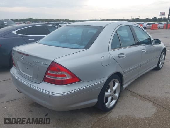 ✅ 2005 Mercedes-Benz C 230 Kompressor • VIN: WDBRF40J35F578750 • Lot: 43486110. Wystawiony na IAAI z przebiegiem 156 775 mil. Bezpłatny archiwum sprzedaży aukcyjnych z USA i szczegółowy raport historii pojazdu na DreamBid. Zdjęcie 4.