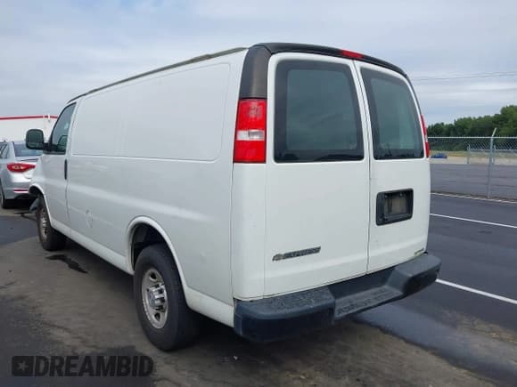 ✅ 2019 Chevrolet Express Cargo • VIN: 1GCWGAFG4K1171122 • Лот: 43169542. Опубликован ранее на IAAI с пробегом 162 303 миль. Бесплатный доступ к архиву аукционных продаж из США и подробный отчёт об истории автомобиля на DreamBid. Изображение 3.